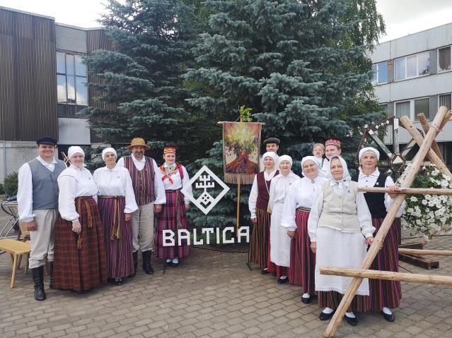 Etnogrāfiskais ansamblis "Rikava"  Mālpilī , fokloras festivālā "Baltica 2022" ietvaros